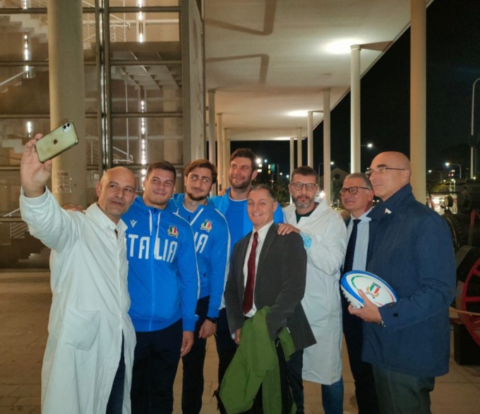 Una rappresentanza della Nazionale Italiana Rugby a Careggi per sensibilizzare sulle malattie oncologiche