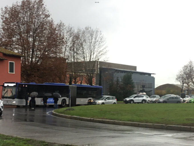 Incidente all’Osmannoro (coinvolto l’autobus 30), lunga coda in via Lucchese 