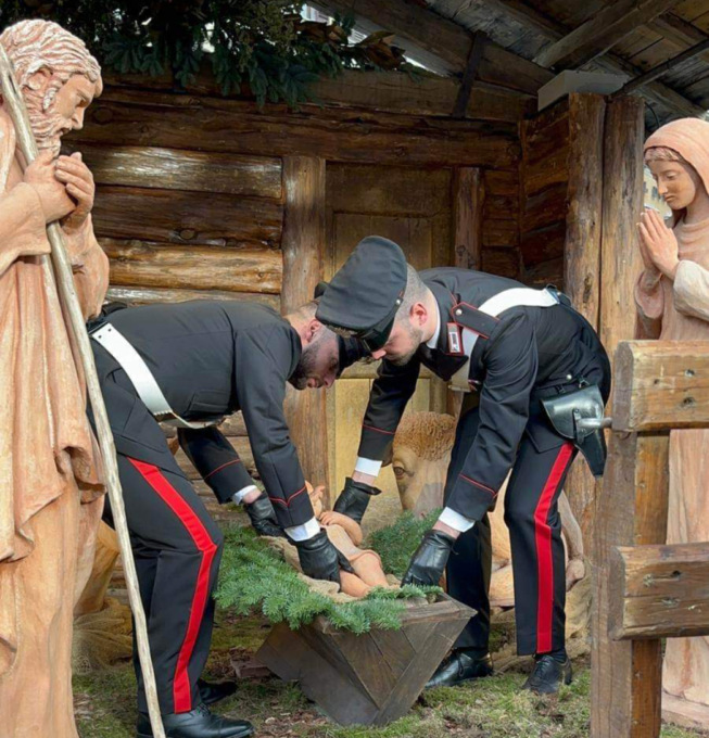 Ritrovata dai Carabinieri la statua di Gesù Bambino rubata in piazza Duomo 