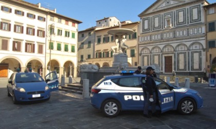 Banda tenta il colpo in un bar di Empoli: nel furgone piede di porco e passamontagna