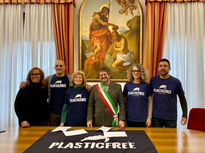 Firmato il protocollo d’intesa tra il Comune di Signa e l’associazione Plastic Free