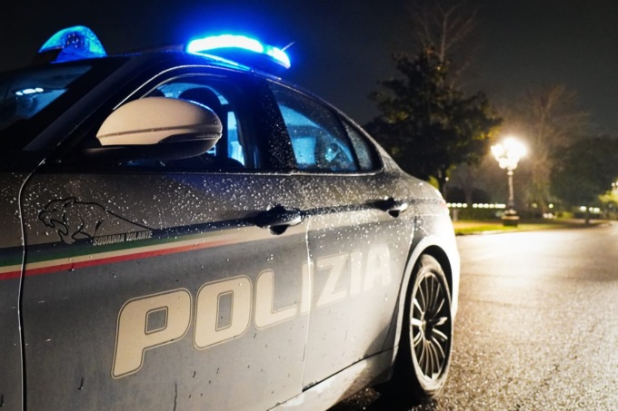 La Polizia di Stato scopre una sorta di “rimessa” di cellulari rubati in un appartamento a Gavinana