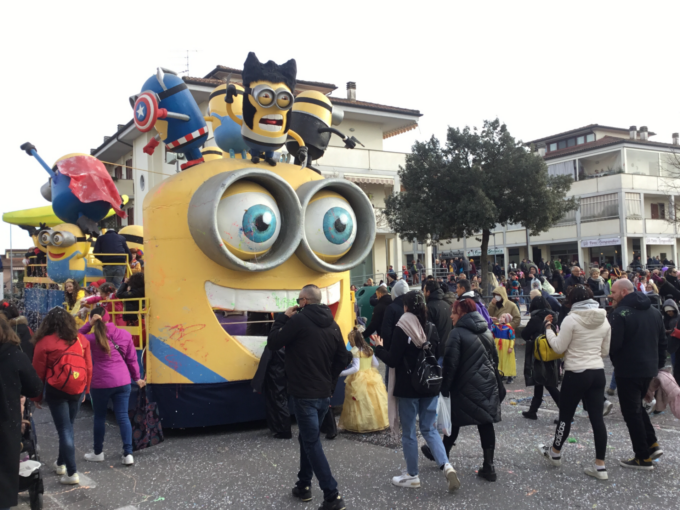 Dopo due anni di stop torna il carnevale di San Mauro ed è subito un gran successo 