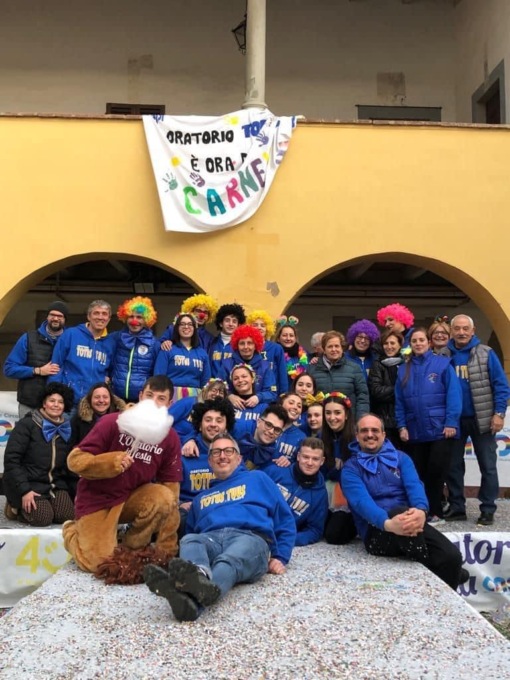 Dalla bustina di tè alla maschera per chiedere la Pace: grande successo per il Carnevale dell’Oratorio della Pieve