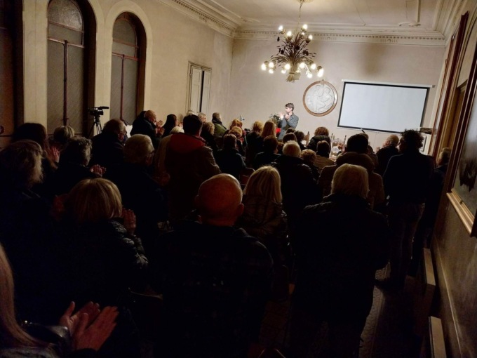 Lungo applauso per Mario Del Fante alla ripresa dei salotti musicali della Pro Lastra