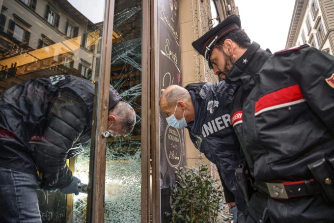 Spaccata in centro a Firenze 