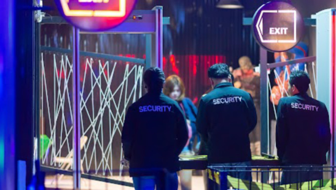 Risse fuori dalla discoteca: sospesa per dieci giorni la licenza a un locale di Barberino