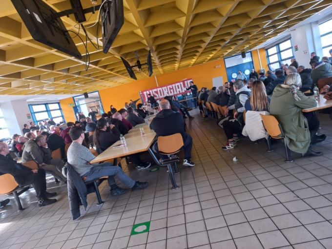 Ex Gkn, Fabiani in fabbrica: “Vertenza nazionale, non può essere tutta sulle spalle di lavoratori e Regione”