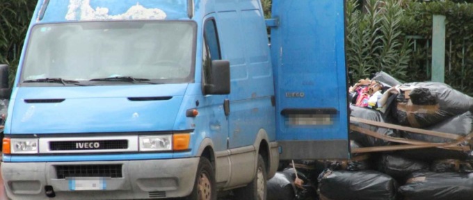 Da Prato a Firenze per abbandonare rifiuti tessili, scattano le denunce