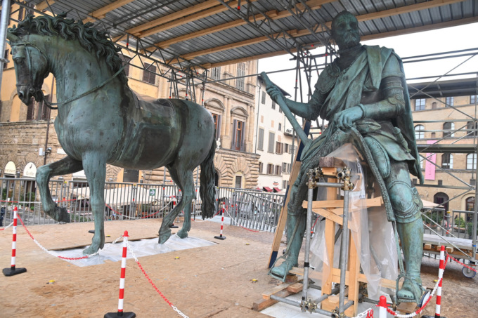 La statua di Cosimo I pronta a tornare a nuova vita. Proseguono le visite guidate al cantiere