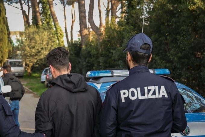 Arrestato pusher sorpreso con oltre 200 grammi di droga tra hashish e cocaina