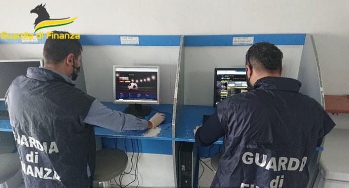 Scoperta bisca clandestina a Prato