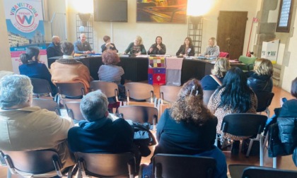 Maxi coperta antiviolenza in piazza Santa Croce