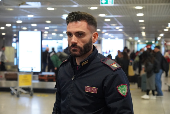 Viaggiatrice ruba duemila euro di “souvenir” in profumi al duty-free di Peretola
