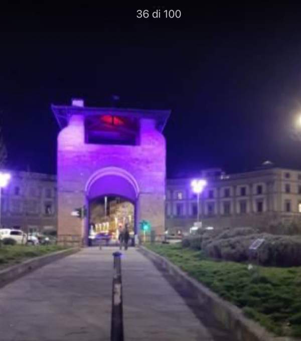Disturbi alimentari, Porta alla Croce e Porta a Prato stasera illuminate di lilla