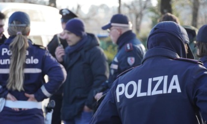 Forze dell'ordine in azione, chiuso ristorante etnico a Firenze: "Carenze igieniche"