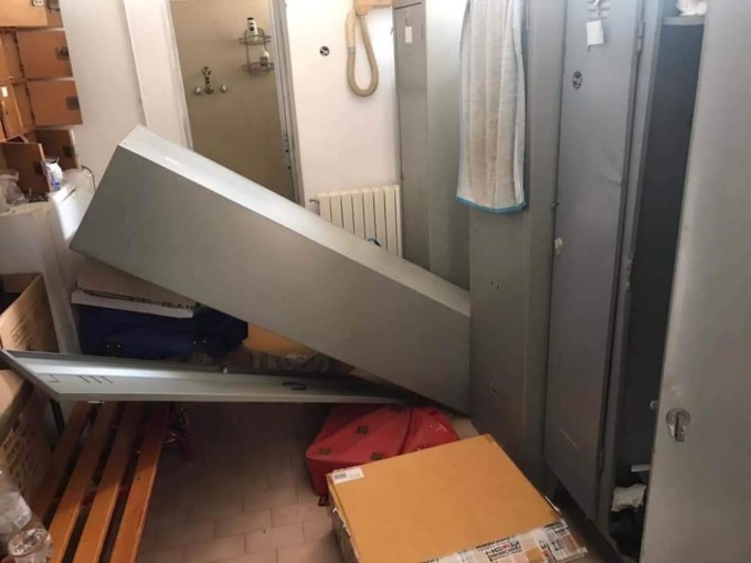 Tagliano la rete e si introducono (di nuovo) dentro gli spogliatoi del Padule Baseball
