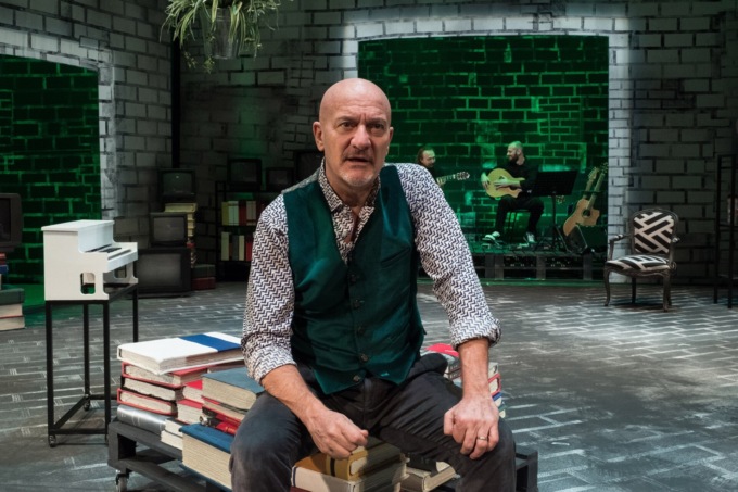 A Prato arriva Claudio Bisio con uno spettacolo autoironico e divertente