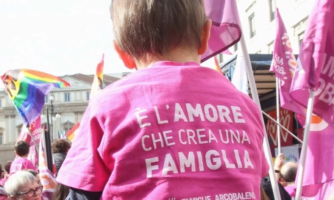 Figli di coppie gay, Nardella: “Ok alle iscrizioni all’anagrafe. E’ buonsenso”