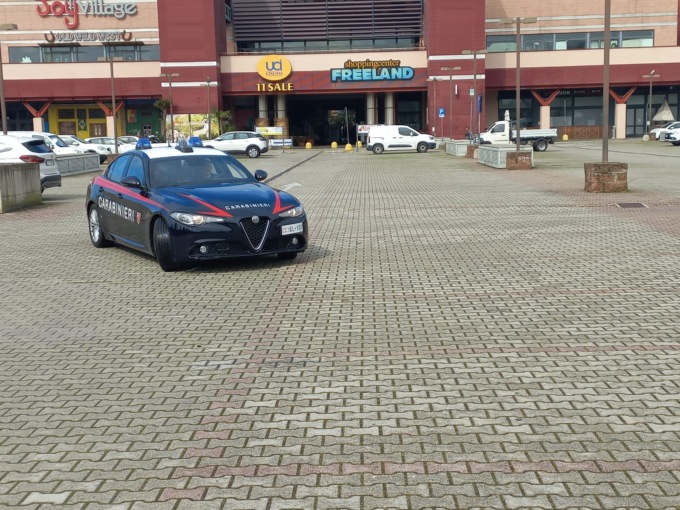 Ferito e aggredito davanti all’UCI Cinema  a Scandicci