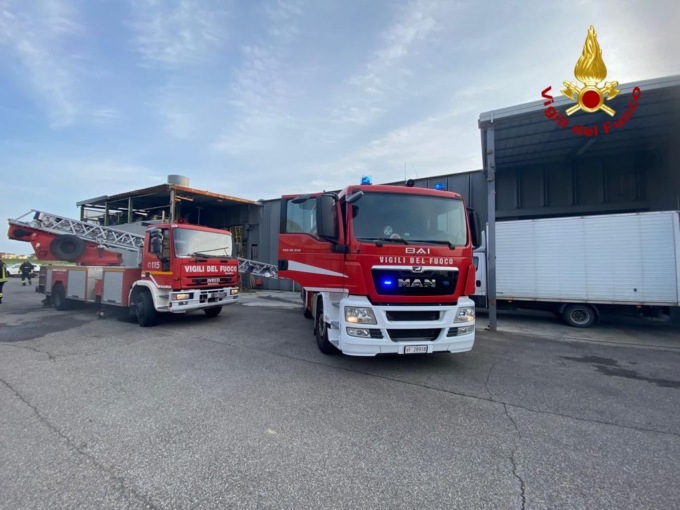 Maxi incendio in una ramosa a Montemurlo