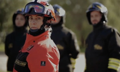 Le donne dei vigili del fuoco in un video commovente
