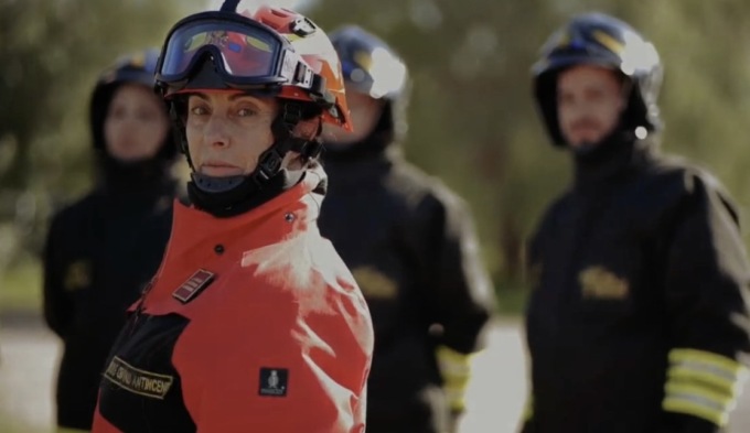 Le donne dei vigili del fuoco in un video commovente