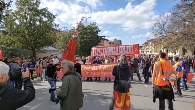 In migliaia in piazza per difendere l’ex GKn