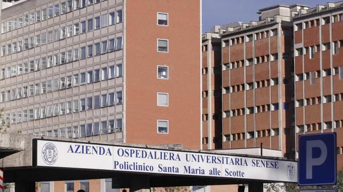 Scontro sul ponte di Pratantico (Arezzo), è morto il centauro 42enne