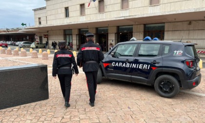 Aggredisce l'autista, momenti di panico su un bus di linea a Siena