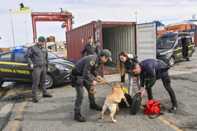 Sequestrati 53kg di cocaina nel porto di Livorno