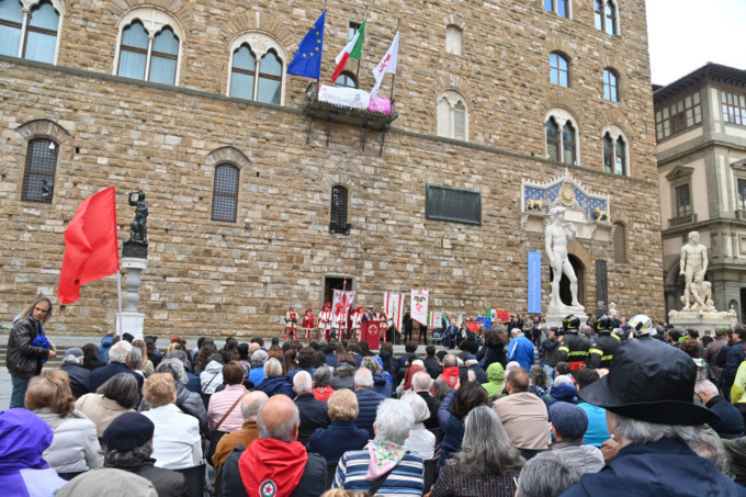 25 aprile più sobrio in Toscana: c’è chi annulla i concerti e Prato vieta “Bella Ciao”