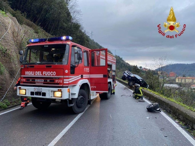 Grave scontro a Vaiano tra due auto: necessario l’intervento dell’autogru