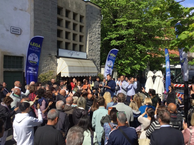 Salvini a Campi per Gandola sindaco: “Il 25 aprile? Preferisco la famiglia allo shopping” 