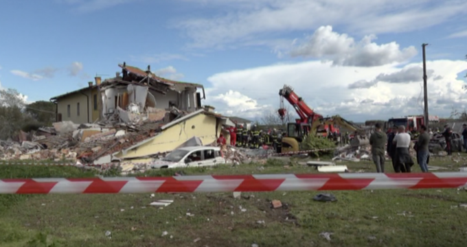 Palazzina crollata, indagati i tecnici che avevano fatto interventi di manutenzione