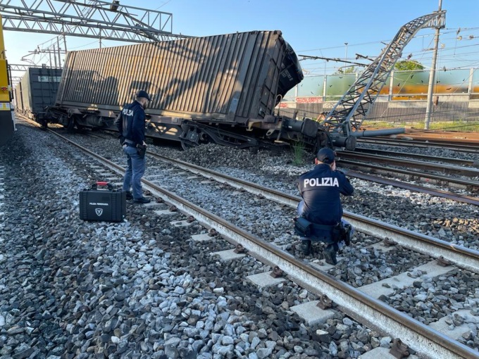 Deraglia carro merci, 120 persone bloccate in un InterCity a Sesto Fiorentino