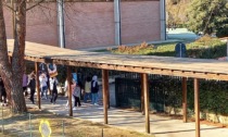 Crolla un pezzo del controsoffitto, tragedia sfiorata in una scuola