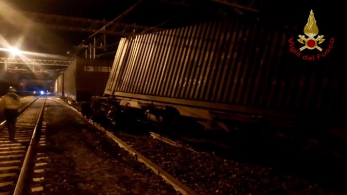 Deragliamento treno merci, i tifosi del Lech bloccati a Bologna