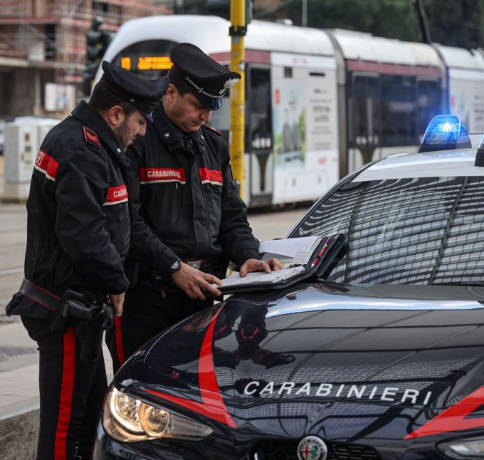 Campi Bisenzio, anziana aggredita in pieno giorno: via il rolex e alcuni anelli