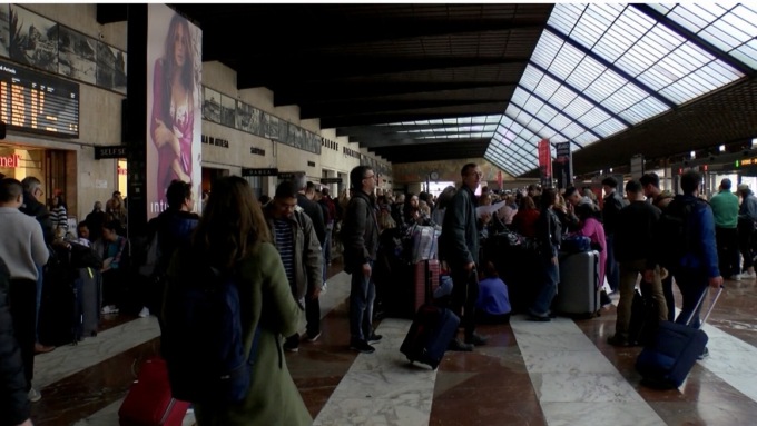 Incidente treno merci, una giornata di passione per gli utenti: le testimonianze