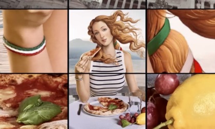 La Venere di Botticelli? Adesso è amante della pizza e si fa i selfie. Tante le critiche sul web