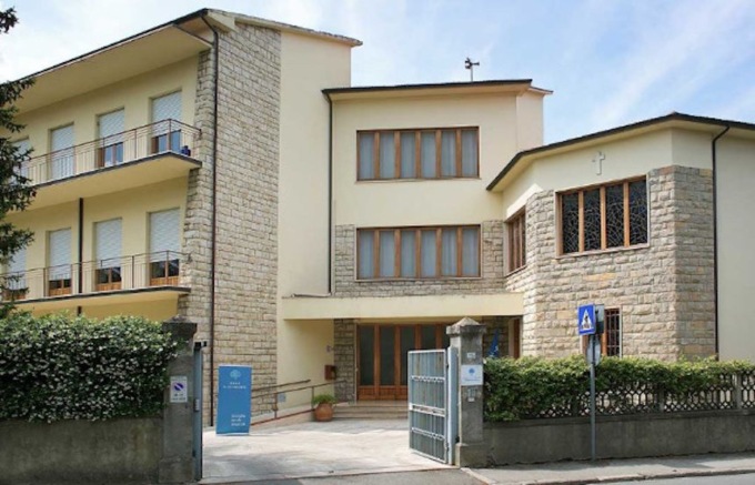 Crolla il tetto, evacuati sei anziani dalla Casa di riposo