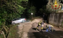 Manovra sbagliata: auto rischia di finire nel fiume