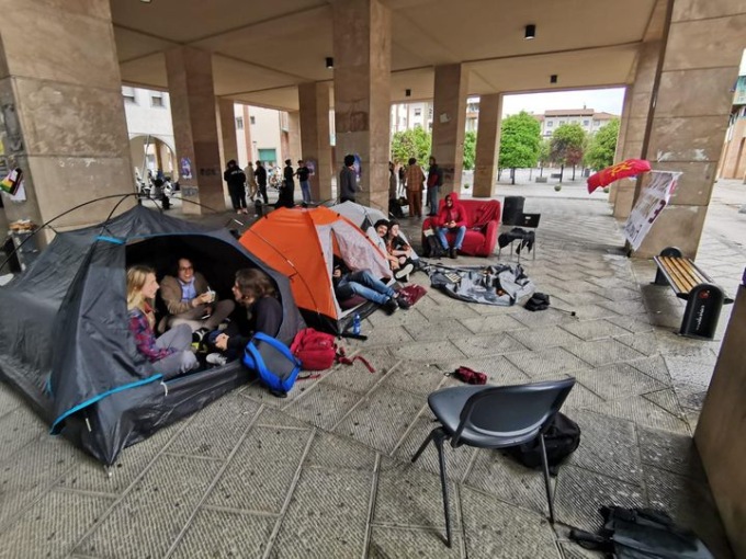 Caro affitti? La Toscana non è da meno e gli studenti dormono in tenda