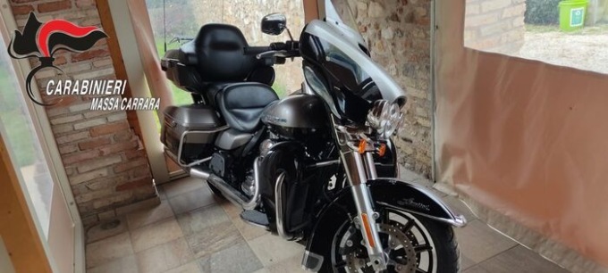 Massa Carrara: detenuto è in permesso, ma fugge con Harley Davidson