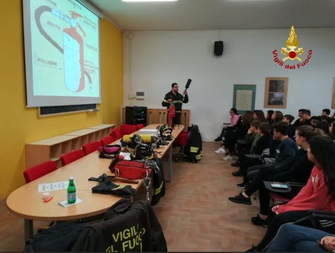 I vigili del fuoco per “Alunno sicuro”