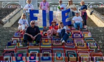 Firenze, esposto a San Miniato il mantello gigante simbolo di cure realizzato con 3.000 pezzi di stoffa