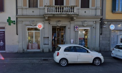 Rapinatore messo in fuga da due donne della pulizia in una farmacia a Galluzzo