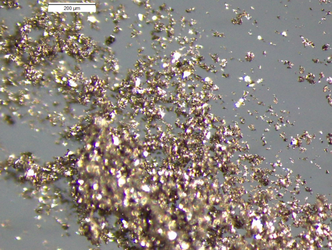 Primo superconduttore scoperto con l’intelligenza artificiale, individuato fra i minerali