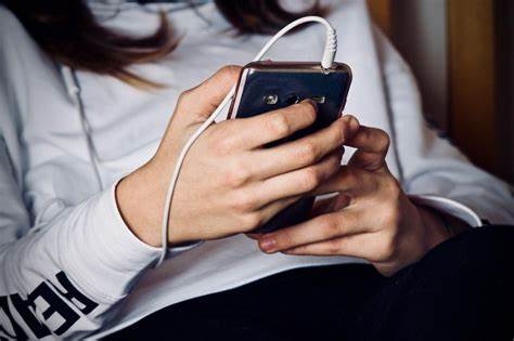 47enne condannato per aver adescato una ragazzina di 11 anni a Livorno